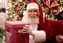 Papai Noel distribui presentes no Monte Carmo neste sábado (15)