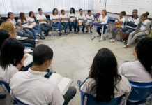 Projeto Tertúlia Literária reúne apaixonados por livros