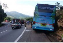Ônibus que levava mineiros para passar o dia na praia bate: dois morrem e mais de 50 ficam feridos