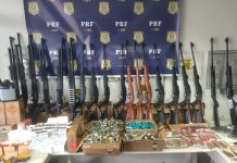 PRF apreende arsenal de guerra na BR-381, em Minas Gerais