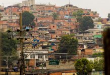 Moradores de favelas relatam desabastecimento e medo de Covid-19