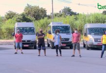 Motoristas de vans escolares fazem assembleia