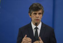 Nelson Teich pede demissão do Ministério da Saúde