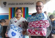 Legião da Boa Vontade entrega cobertores para famílias em vulnerabilidade social