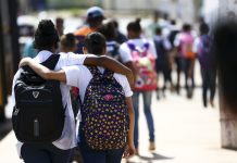 Racismo e violência contra criança e adolescente são desafios do país