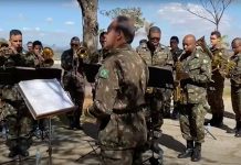 Profissionais da saúde de Betim recebem homenagem da banda do Exército