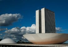 Câmara rejeita proposta que tornava obrigatório o voto impresso