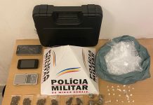 Duas pessoas são presas, e um adolescente apreendido, por tráfico e porte ilegal de armas em Betim