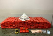 PM apreende mais de 200 barras de maconha dentro de táxi, em Betim; um homem foi preso