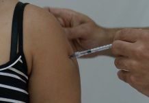 Pessoas de 55 anos poderão se vacinar contra a Covid-19 nesta sexta-feira (25/6), em Betim