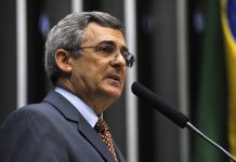Carlaile tem alta do CTI e é transferido para o quarto do hospital