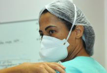 Dose reforço contra a Covid-19 começa a ser aplicada em profissionais da saúde de Betim