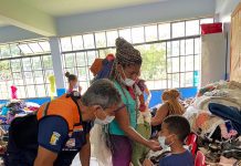 Moradores de Betim, afetados pelas chuvas, começam a receber benefício de R$ 300