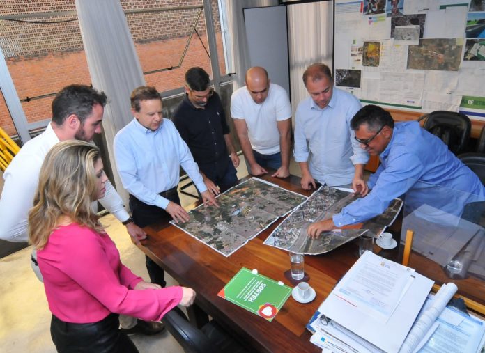 Vittorio Medioli se reúne com representantes da SAF para discutir construção em Betim.