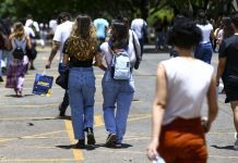 Professores dão dicas para segundo dia de provas do Enem, realizado neste domingo (20/11)