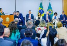 Presidente assina projeto de lei que garante verba para piso da enfermagem