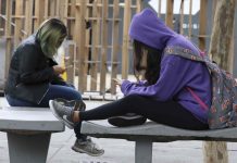 Uso excessivo de dispositivo digital afeta desempenho de alunos