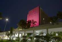 Prefeitura ilumina fachadas de prédios públicos em alusão ao Outubro Rosa