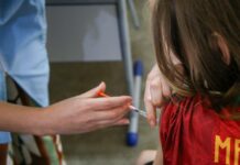 Vacimóvel avança nas escolas de Betim e ultrapassa 3,2 mil doses aplicadas